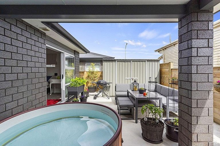 Photo of property in 116a Queen Street, Waiuku, 2123