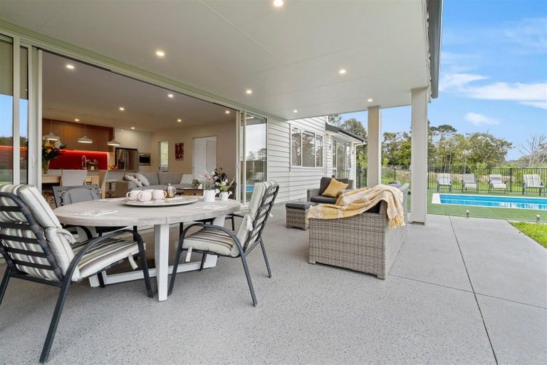 Photo of property in 15 Nola Road, Oratia, Auckland, 0604