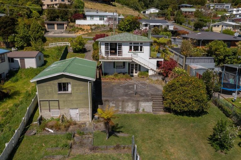 Photo of property in 82 Milton Terrace, Picton, 7220