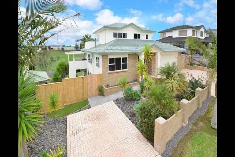 Photo of property in 25 Vermeer Place, West Harbour, Auckland, 0618