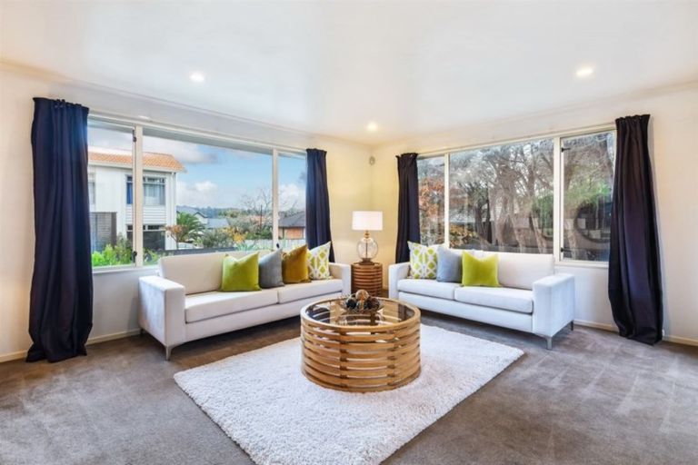 Photo of property in 8 Red Oak Place, Schnapper Rock, Auckland, 0632