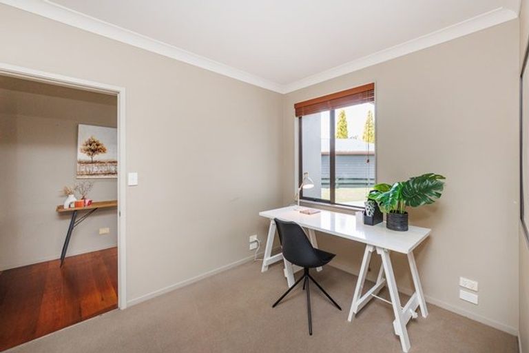 Photo of property in 23 Opawa Place, Terrace End, Palmerston North, 4410