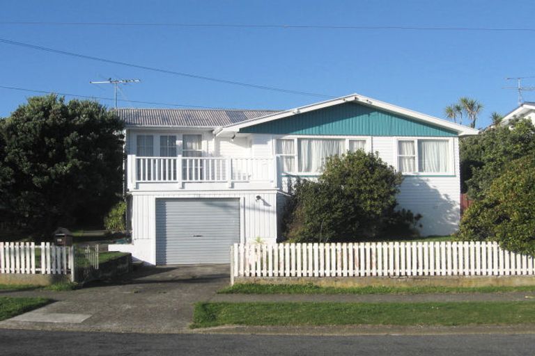 Photo of property in 38 Herewini Street, Titahi Bay, Porirua, 5022