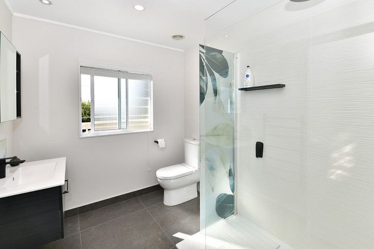 Photo of property in 28 Alec Craig Way, Gulf Harbour, Whangaparaoa, 0930