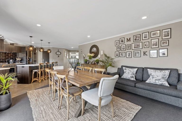 Photo of property in 2 Golf Course Lane, Waiwhakaiho, New Plymouth, 4312