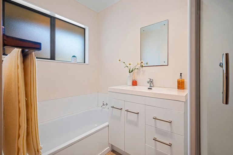 Photo of property in 1/23 Glenshee Place, Highland Park, Auckland, 2010