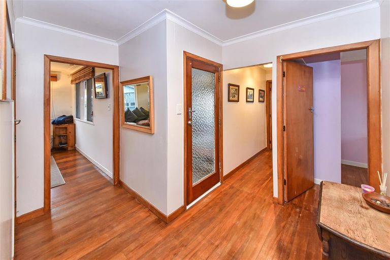 Photo of property in 1/31 Blanes Road, Weymouth, Auckland, 2103