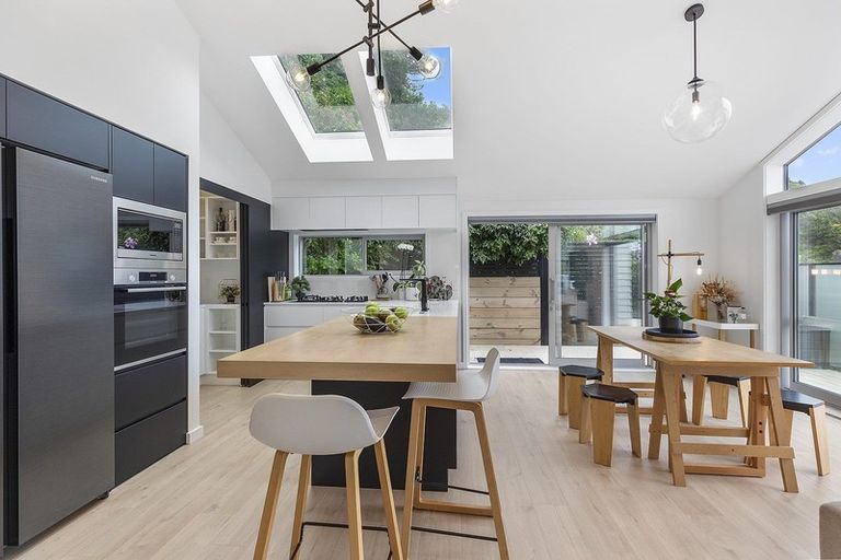 Photo of property in 111a Breaker Bay Road, Breaker Bay, Wellington, 6022