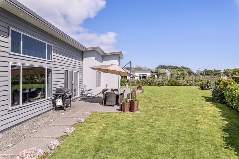 Photo of property in 242 Peka Peka Road, Peka Peka, Waikanae, 5391