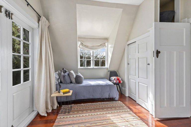 Photo of property in 40 Ngaio Road, Kelburn, Wellington, 6012