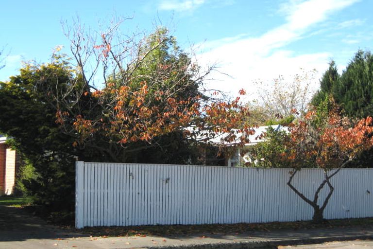 Photo of property in 2 Chepstow Avenue, Fendalton, Christchurch, 8052