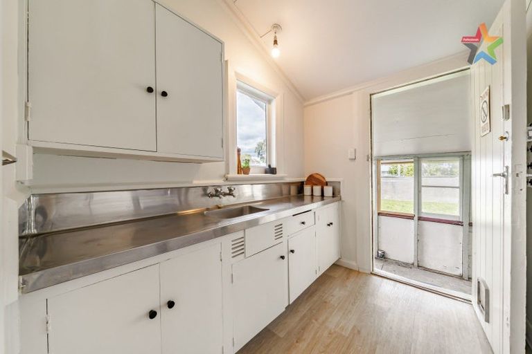 Photo of property in 8 Roxburgh Grove, Petone, Lower Hutt, 5012