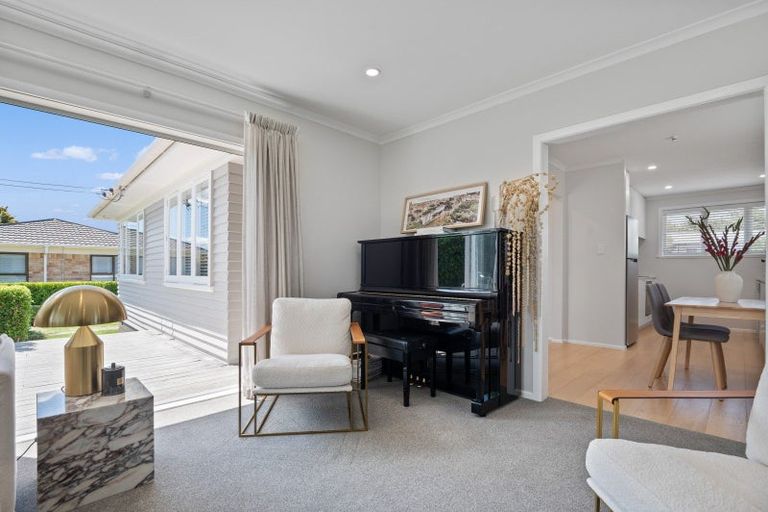 Photo of property in 5 Wallace Road, Mangere Bridge, Auckland, 2022