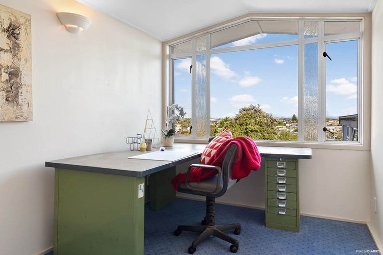 Photo of property in 46 Potter Avenue, Northcote, Auckland, 0627