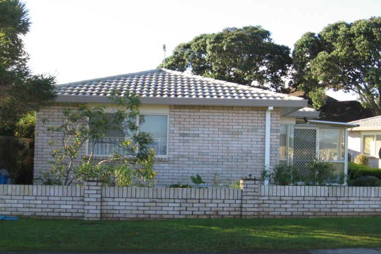 Photo of property in 3/2 Doment Crescent, Orewa, 0931