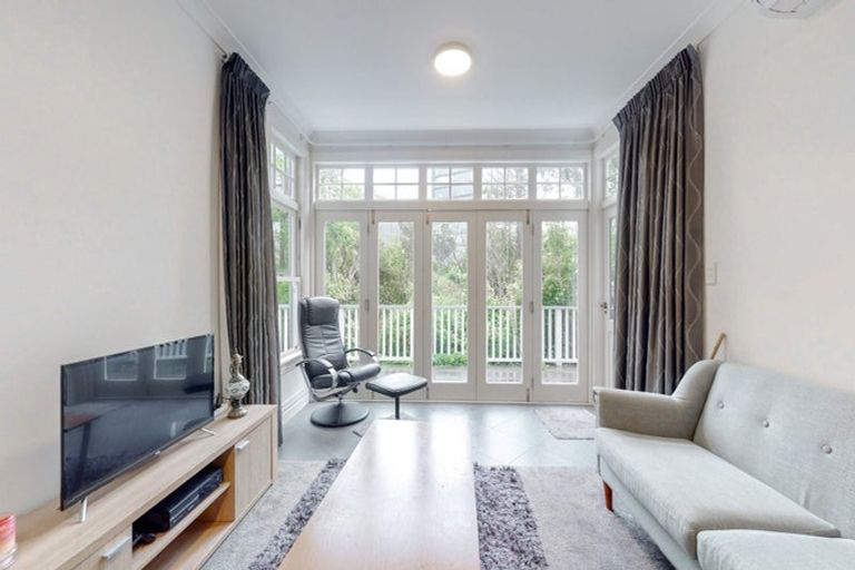 Photo of property in 44 Aurora Terrace, Kelburn, Wellington, 6012