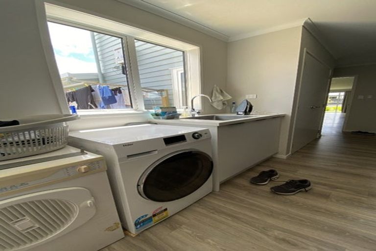 Photo of property in 28 Queen Street, Cambridge, 3434