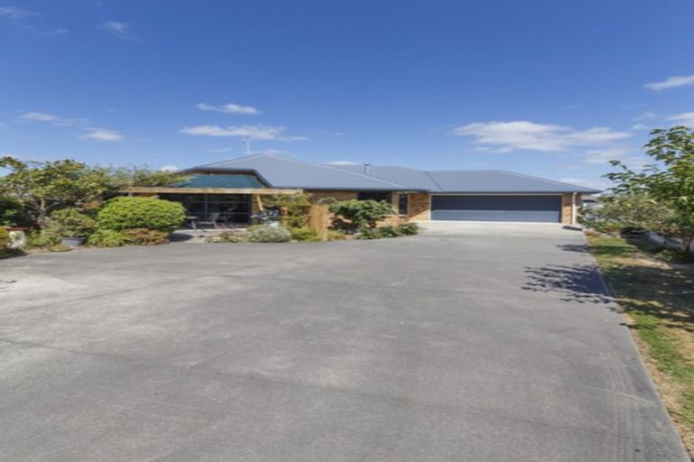 Photo of property in 99a Schnell Drive, Kelvin Grove, Palmerston North, 4414