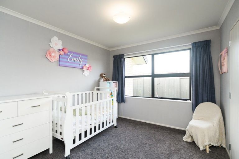 Photo of property in 6 Nevada Way, Kelvin Grove, Palmerston North, 4414