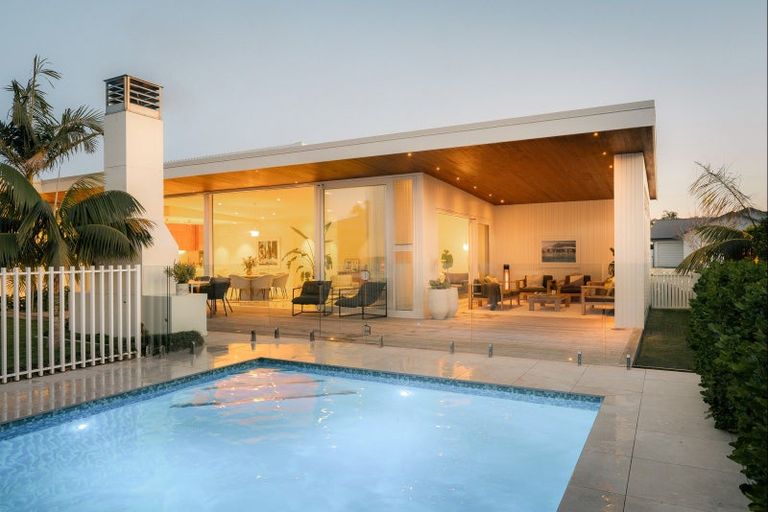 Photo of property in 11 Shearwater Lane, Point Wells, 0986