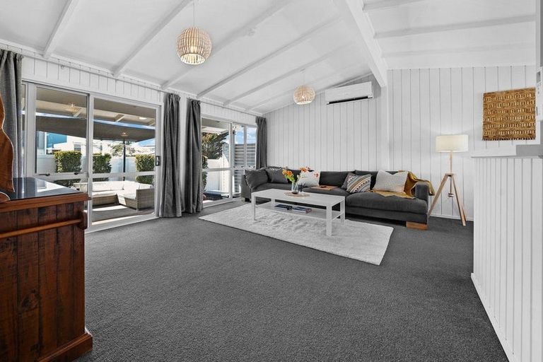 Photo of property in 98 Torkar Road, Clarks Beach, 2122