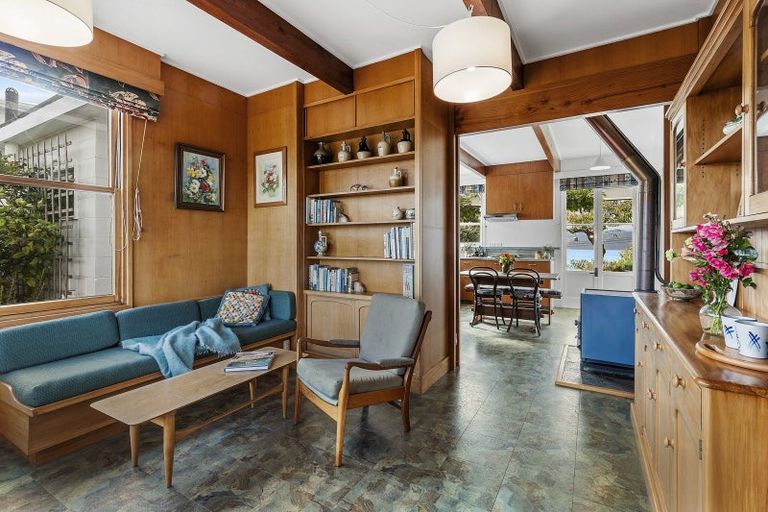 Photo of property in 51 Awa Road, Karaka Bays, Wellington, 6022