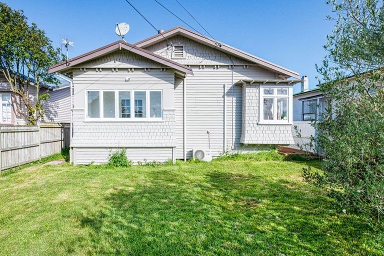 Photo of property in 118a Hutchinson Avenue, New Lynn, Auckland, 0600