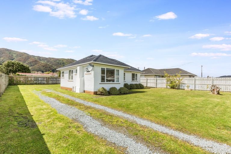 Photo of property in 42 Donnelley Drive, Wainuiomata, Lower Hutt, 5014