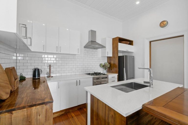 Photo of property in 157 Saint Aubyn Street, New Plymouth, 4310