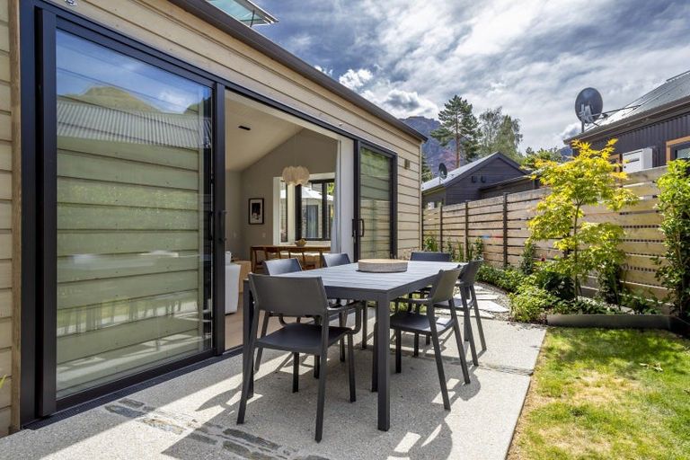 Photo of property in 9a Caernarvon Street, Arrowtown, 9302