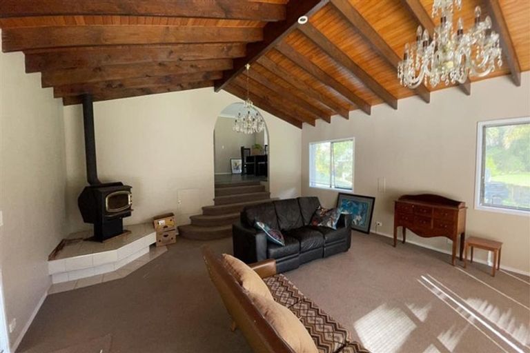 Photo of property in 10 Lowtherhurst Road, Massey, Auckland, 0614