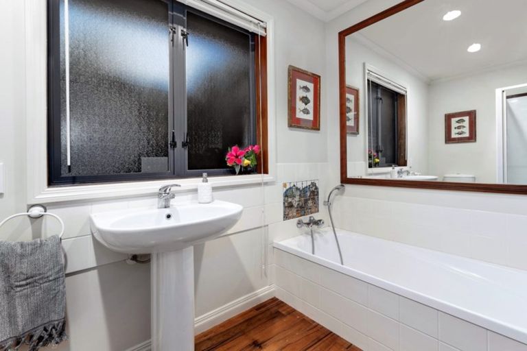 Photo of property in 32 Wallace Road, Hobsonville, Auckland, 0616