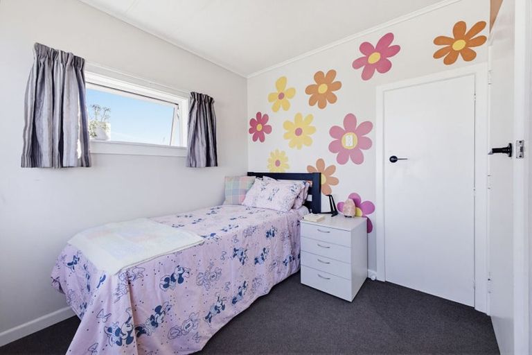 Photo of property in 22 Brookes Terrace, Waitara, 4320