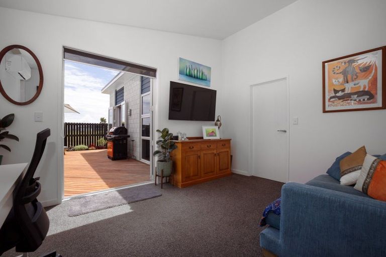 Photo of property in 28 Marion Crescent, Papamoa Beach, Papamoa, 3118