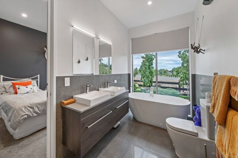 Photo of property in 2 Silver Peaks Drive, West Melton, 7618