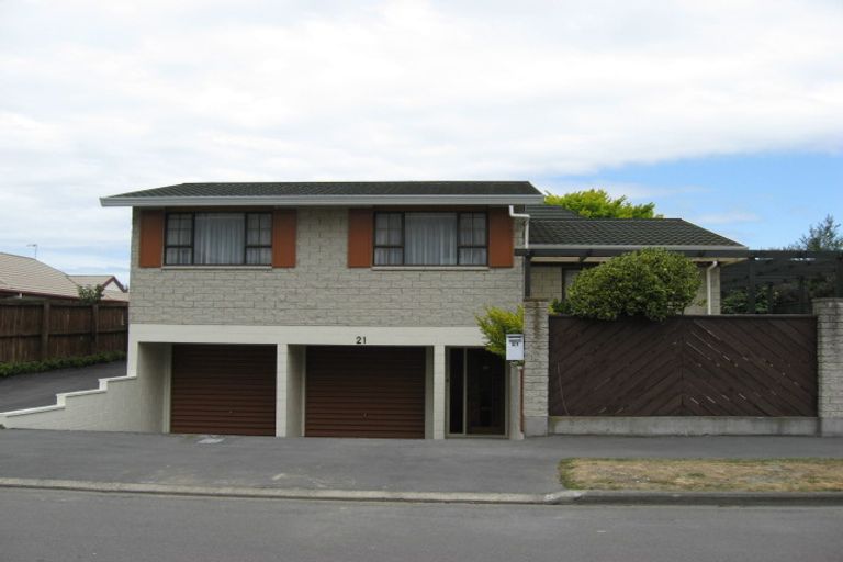 Photo of property in 21 Juniper Place, Burnside, Christchurch, 8053
