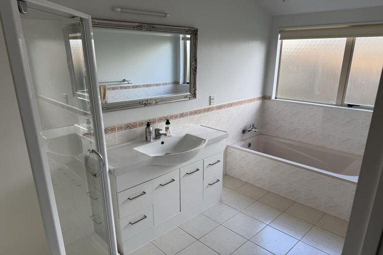 Photo of property in 29 Gala Place, Henderson, Auckland, 0612