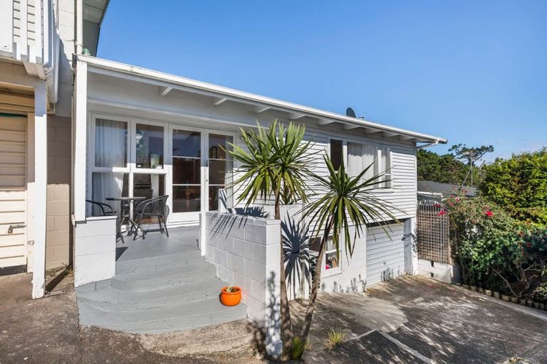 Photo of property in 2/199 Titirangi Road, Titirangi, Auckland, 0604