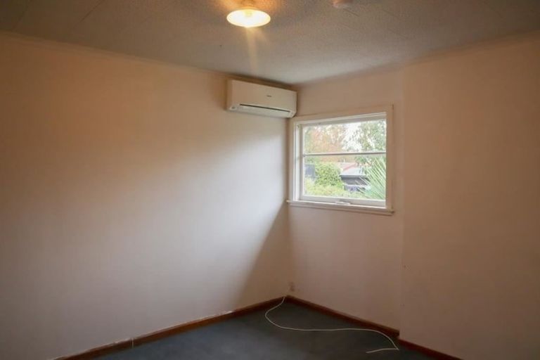 Photo of property in 112 Avonhead Road, Avonhead, Christchurch, 8042