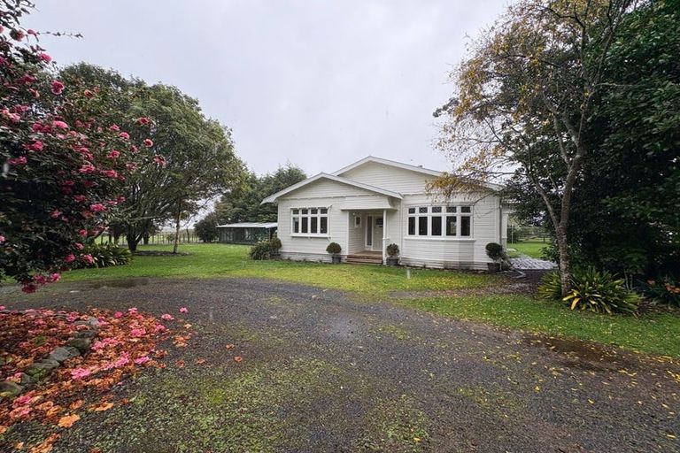 Photo of property in 435 Tararua Road, Levin, 5571