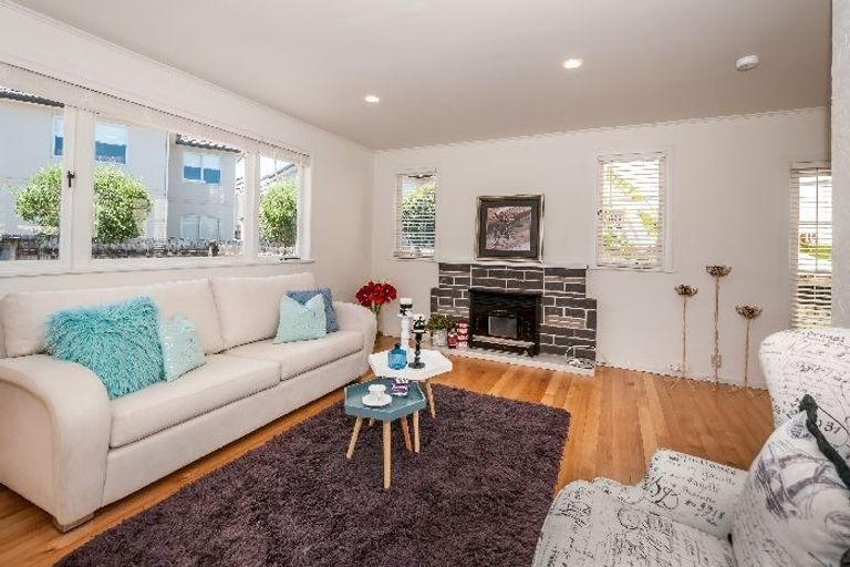 Photo of property in 1/15 Seine Road, Forrest Hill, Auckland, 0620