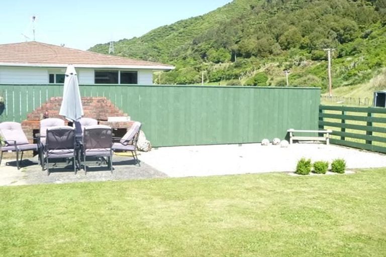 Photo of property in 25 Larchmont Grove, Totara Park, Upper Hutt, 5018