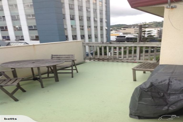 Photo of property in 4a Macdonald Crescent, Te Aro, Wellington, 6011