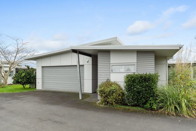 Photo of property in 2 Tory Way, Omokoroa, 3114