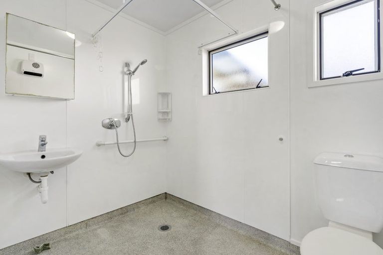 Photo of property in 1/40 Lake Road, Narrow Neck, Auckland, 0624