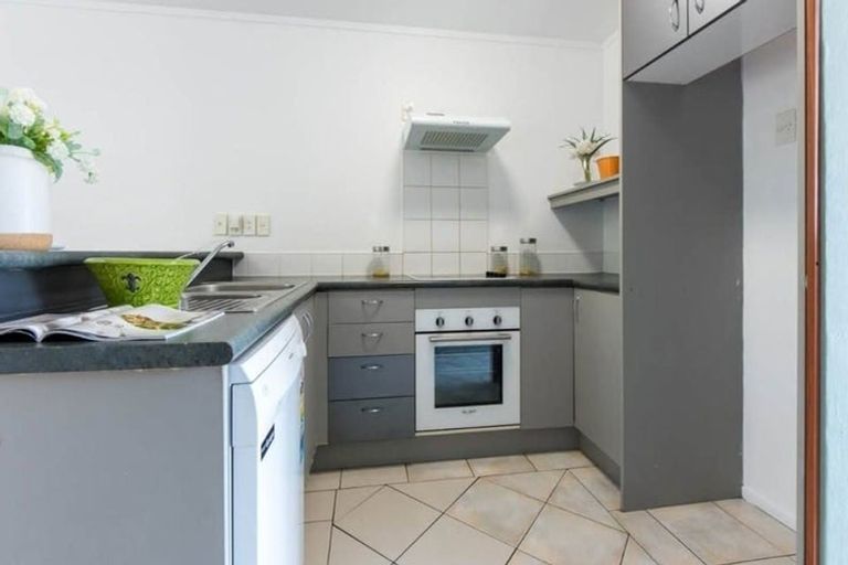 Photo of property in 2/8 Flynn Street, Birkdale, Auckland, 0626