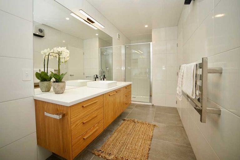 Photo of property in 27 Cannon Hill Crescent, Mount Pleasant, Christchurch, 8081