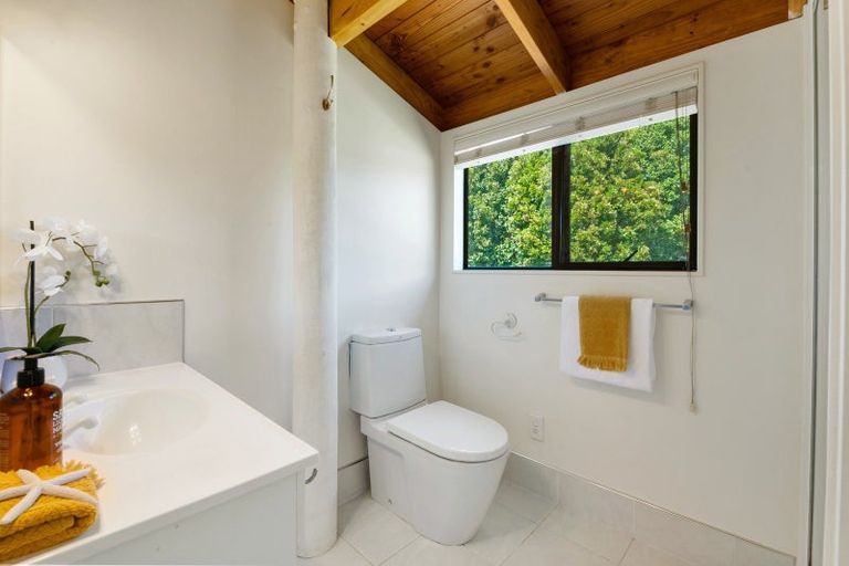 Photo of property in 148 Red Beach Road, Red Beach, 0932