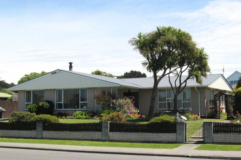 Photo of property in 180 Estuary Road, South New Brighton, Christchurch, 8062