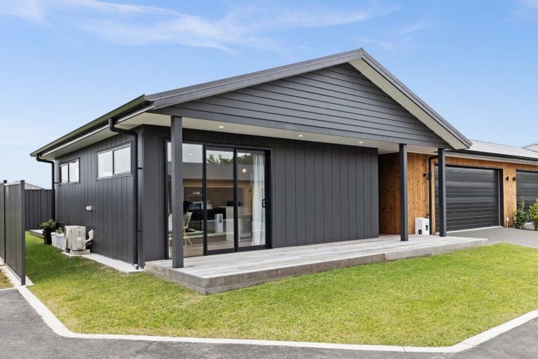 Photo of property in 23 Cassin Place, Taradale, Napier, 4112